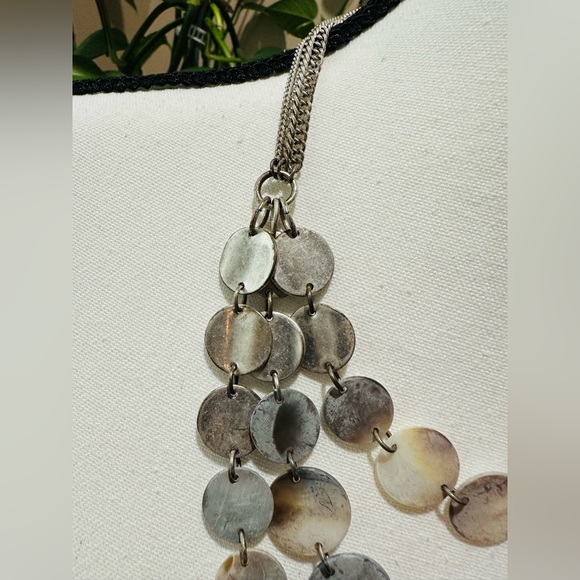 Vintage Kenneth Cole Gray Mother of Pearl Shell Necklace - Picture 4 of 13